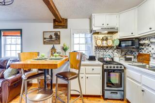 7 Mi to Carters Lake Cabin with Pond and Pedal Boat! - 1