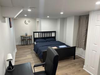 Cozy Basement Studio with Private Bathroom and Kitchen - 0