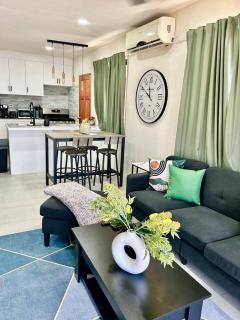 Luxury Beds, Great Layout | Central 2BR Apartment - 9