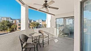 Emerald Lagoon by AvantStay Bright Condo Pool Pier Tennis Access Walk to Beach Dining - 7