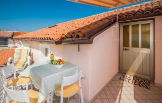 1 Bedroom Cozy Apartment In Zambratija - 9