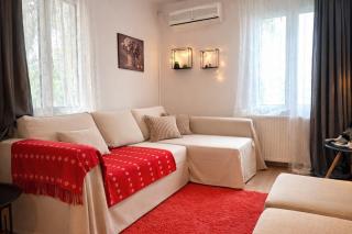 Cosy House With Garden Glyfada - 1