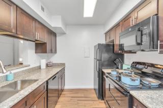 Spacious-2BR2BA- King Ensuite- PVT Patio - 4