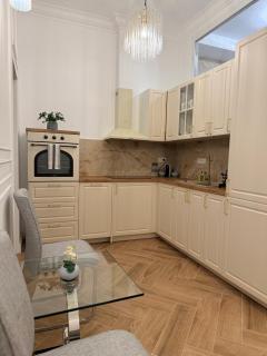 Crown Ultracentral - Stylish Central Apartment - 8