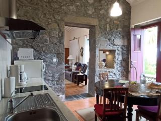 Holiday Home Casa da Fonte - Historisches Steinhaus auf den A by Interhome - 2