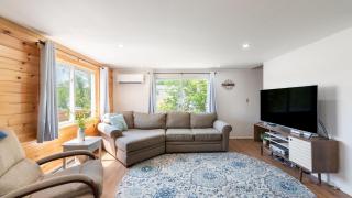 The Lake Life by AvantStay Lakefront View Hot Tub - 6