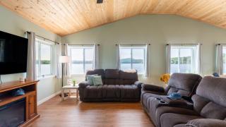 The Lake Life by AvantStay Lakefront View Hot Tub - 5