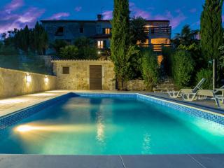 Holiday Home Wunderschön eingerichtete Villa mit Pool und Garten by Interhome - 8