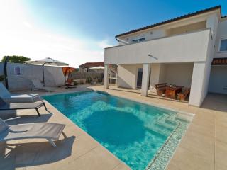 Holiday Home Luka mit Pool- gelegen in Pula by Interhome - 0
