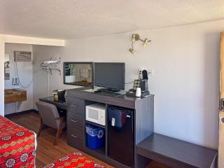 Spooky Gulch 2 Queen Room - 7