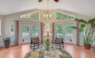 Huge house with Game Room, Hot Tub, 3 living rooms, 2 bonus rooms - 2