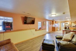 5 Mi to Terry Peak Slopes Quiet Apt with Patio! - 6