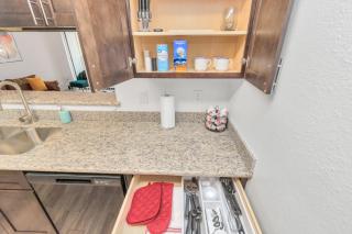 Spacious-2BR2BA- King Ensuite- PVT Patio - 3