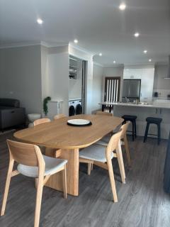 Welshpool - Port Welshpool Retreat - Family Group Friendly - Sleeps up to 6 - Boaters Retreat - All Accessible - 8