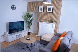 3 Bedroom House in Willenhall with Driveway Parking - 0