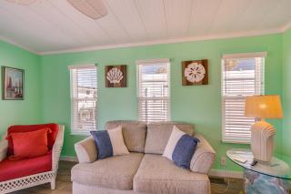 3 Mi to Gulf! Fort Myers Beach Gem with Pool Access - 6