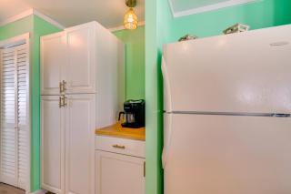 3 Mi to Gulf! Fort Myers Beach Gem with Pool Access - 1