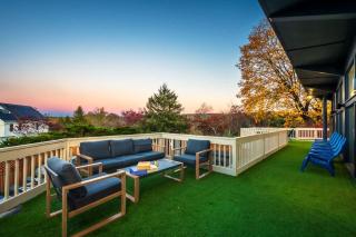 10K sqft Estate 2 Pools Pond Games Sauna Hot Tub - 2