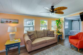 Relax Poolside Couples Retreat 3 Mi to Gulf! - 7