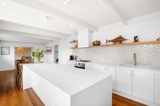 Chic Retreat on the Coast - 7