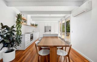 Chic Retreat on the Coast - 9