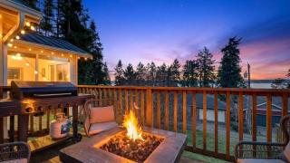 Cozy Whidbey Island Home Near Langley Waterfront Dining Tideview by Avantstay - 0