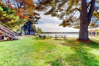 3BR Lakefront Dog-Friendly with Dock - 9
