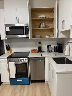 Luxury 2-Bedroom Suite at Bear Mountain Victoria - 4