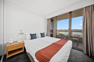 Lakefront Panorama – Classic - 5