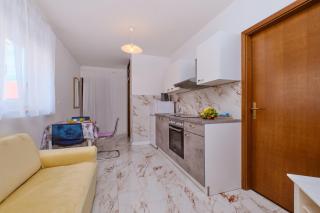 Apartments with a parking space Losinj, Losinj - 23418 - 1