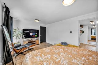 Modern Stylish Urban Haven 4 Bedroom 2 Bath - Dog Friendly - 5