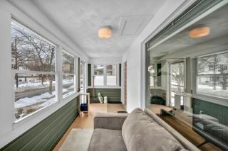 Modern Stylish Urban Haven 4 Bedroom 2 Bath - Dog Friendly - 5