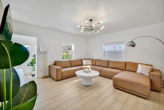 CasaMia Only 10 min to Wynwood with New Pool, Bikes, Parking and Privacy - 3