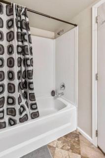 Cozy Tiny Home Steps Away From Mt. Rainier - 8