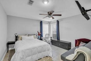 Charming Vacation Bungalow - 9