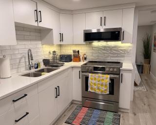 Full kitchen, TV Subscriptions, Luxurious bed - 1