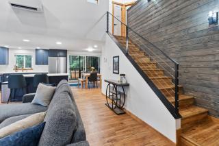 Rainier's Newest Luxury Chalet with Hot Tub-AC-WiFi - 7