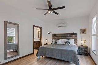 Luxe Mt. Rainier Lodge w/ Hot Tub-AC-Game Room - 9