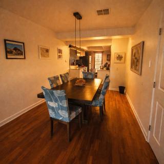 Luxe Mountainside City-View Kern Place Bespoke Home - 9