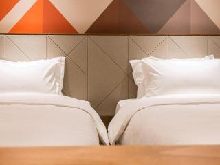 Borrman Hotel Qianjiang High-speed Railway Station Lobster City - Sanjiang - 1