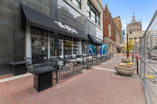 New Downtown Indy 3BR Retreat Sleeps 10 - Arcade - 5