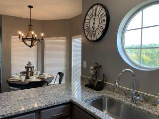 Island Escape|Sunsets| HotTub| Lake|Free Parking - 6