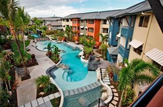 Tropical Resort with balcony overlooking pool - 1