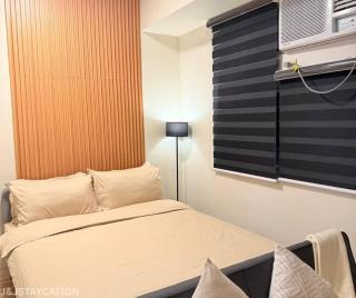 Cozy Condo in Holland Park Southwoods With Pool - 3