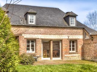 Gîte Cosy avec Terrasse et Cheminée, 6 Couchages - API-1-52-1737 - 0