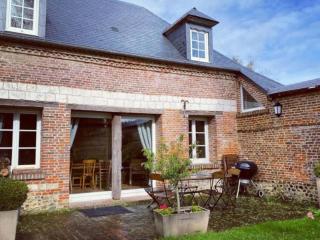 Gîte Cosy avec Terrasse et Cheminée, 6 Couchages - API-1-52-1737 - 9