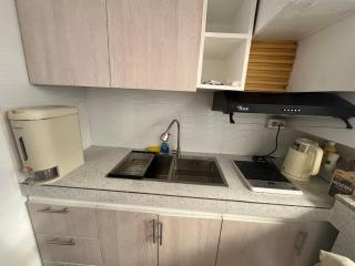 Near Airport and Beach Modern Loft with Pond - 4