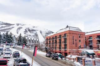 Relaxed Elegance | Ski-In/Out + King Bed + Ctr PC - 9