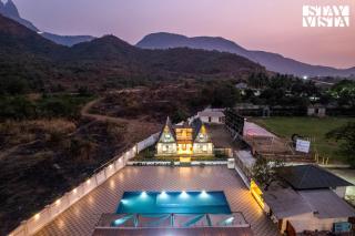 StayVista at The Rising Sun with Pool and BBQ - Ambernath - 9