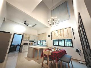 Infinity Retreat Home 5BR 12-15pax BBQ-SemiD - 1